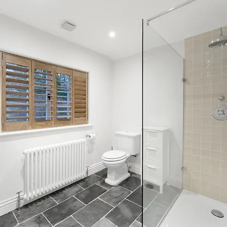 2 Bed In Oc-lr183 *